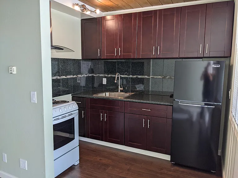 1930 Montecito Ave #5 — Photo 1