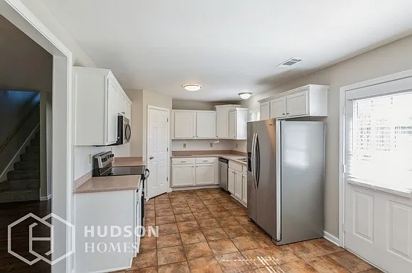 5 bed, 3.0 bath, 2231 sqft, $2,575 — Photo 4