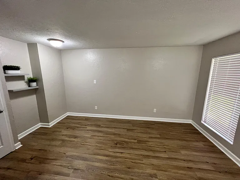 1186 Oregon Ave — Photo 6