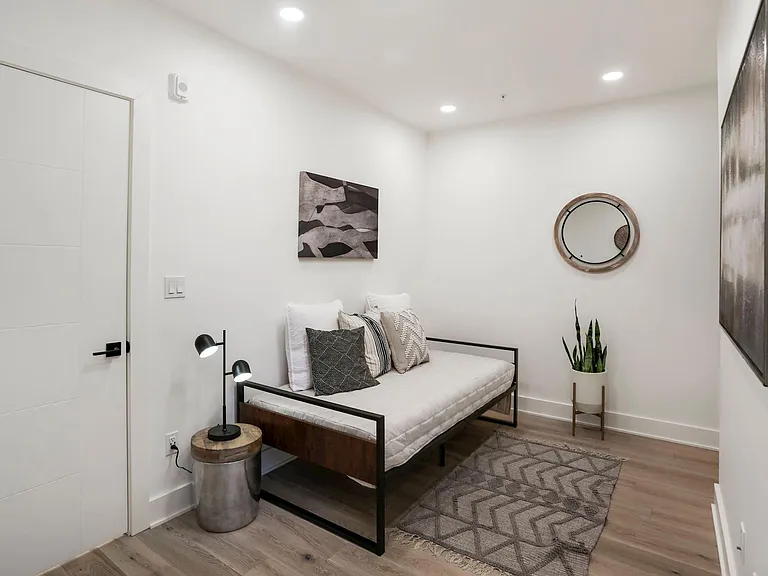 2566 University Pl NW #202 — Photo 10