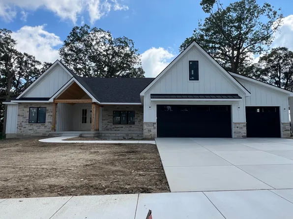 9635 Switch Grass Ln, Saint John, IN 46373