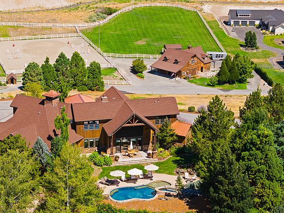 2_Designed for Outdoor Fun>