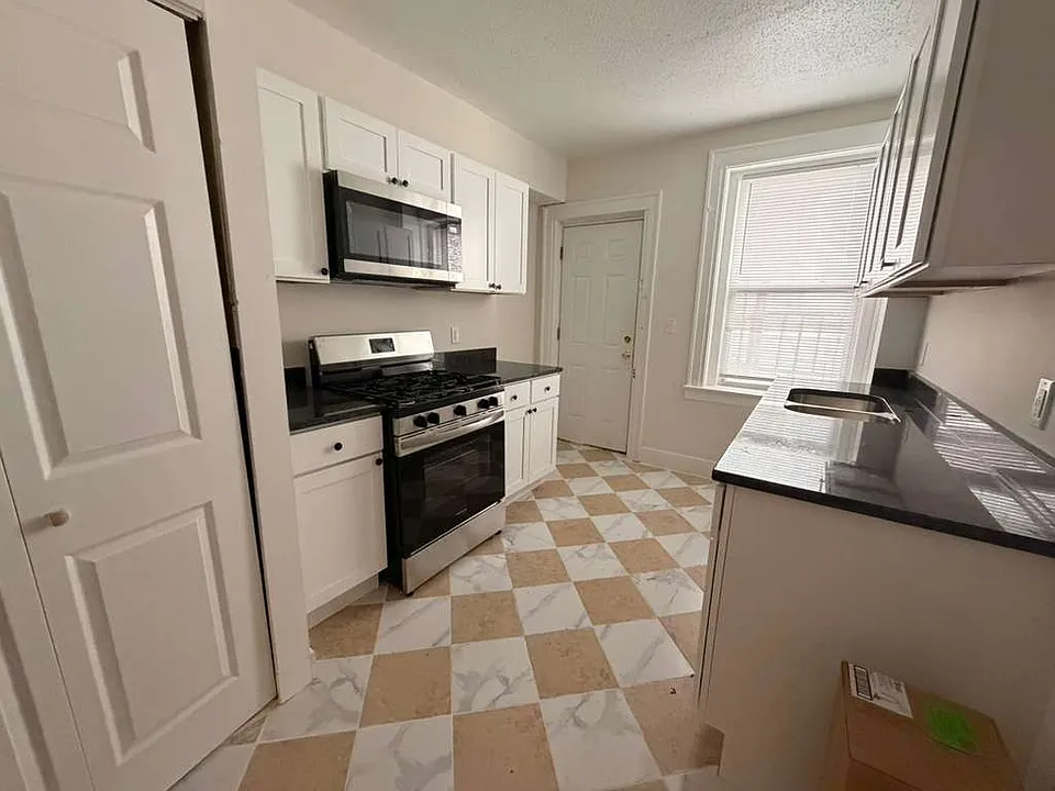 295 Norton St #8BB