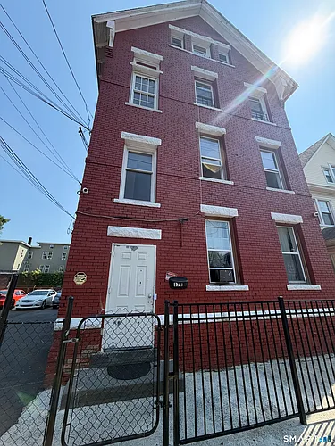 178 Clarence St #2 Photo 1