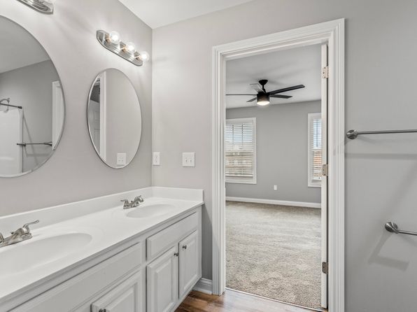 lexington-kentucky-446956486 picture