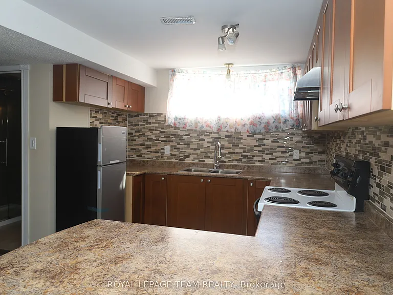 2194 Niagara Dr S — Photo 35