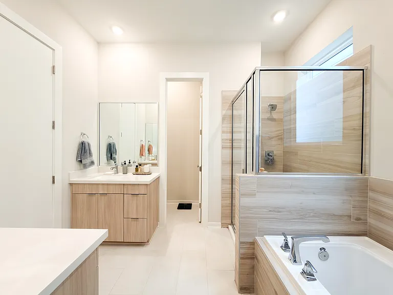 618 Thornton Oaks Ln — Photo 5