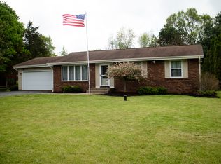 38221 87th St, Burlington, WI 53105