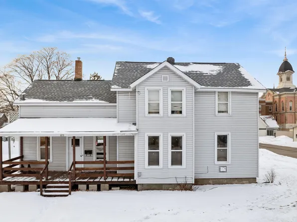 813 8th St, Menominee, MI 49858