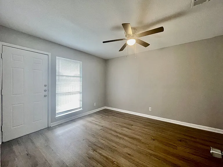 205 S Mitchell St — Photo 15