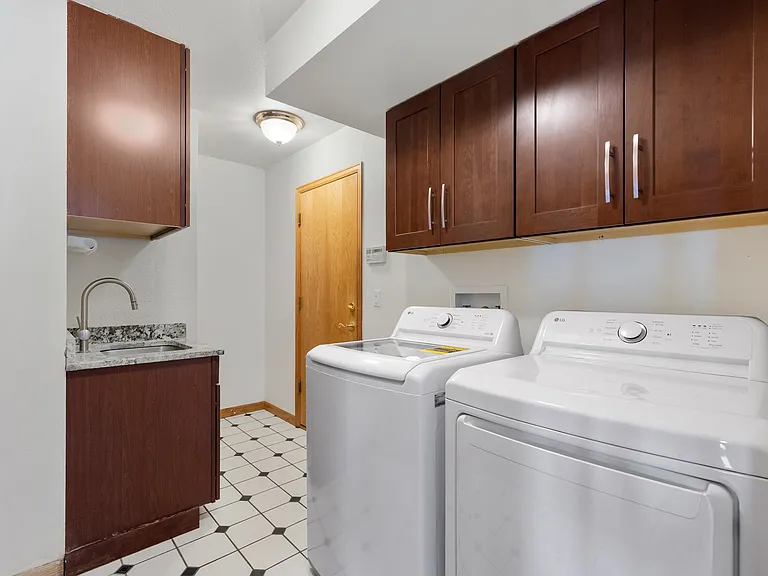 1281 Peakview Cir — Photo 18