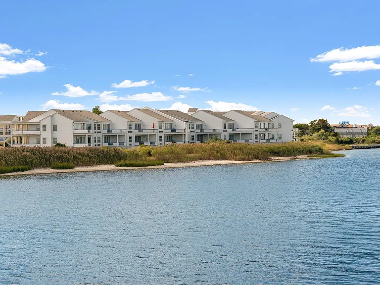 260 Dune Rd #89 — Photo 2