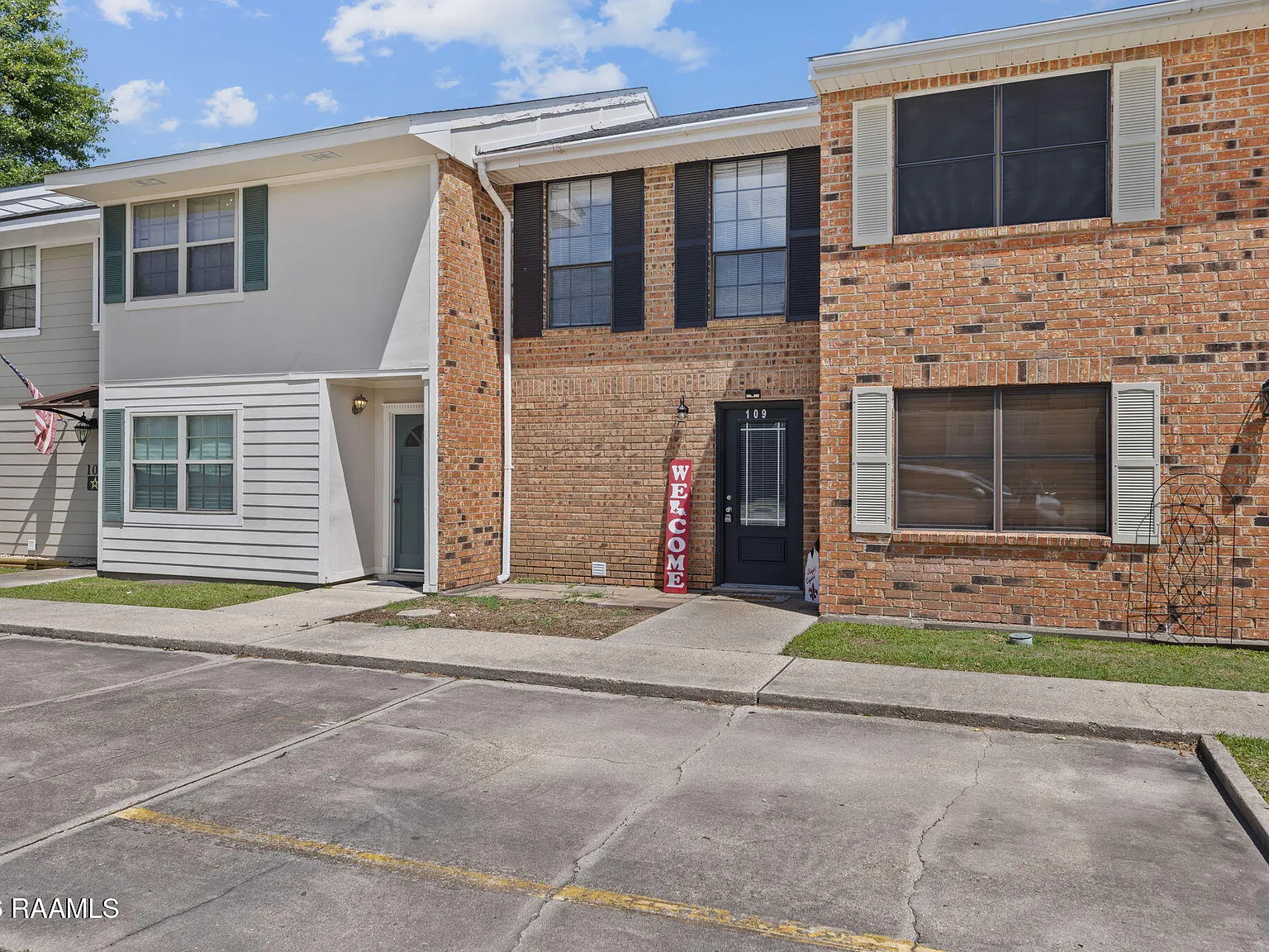 2 bed, 1.5 bath, 1150 sqft, $1,100 — Photo 2