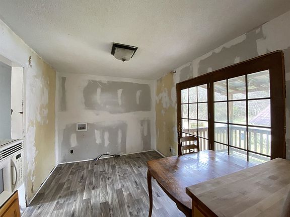 5th image of 546 Karen Dr