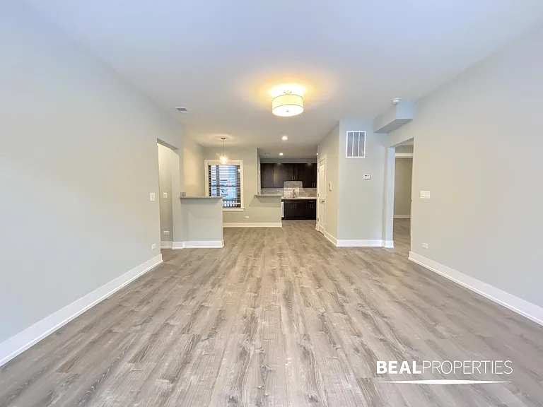 916 Crain St #101 — Photo 3