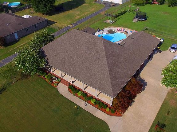 2nd image of 525 Caddo Trl