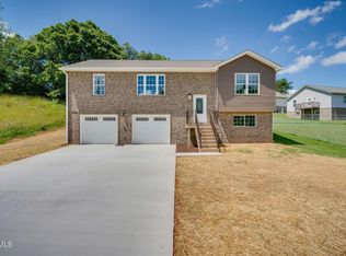 108 Hunters Run Ln, Mount Carmel, TN 37645