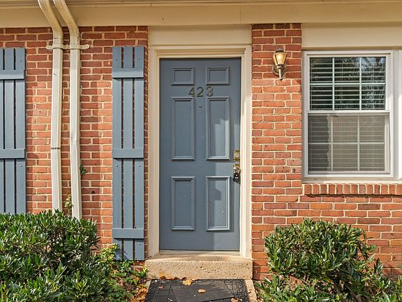 3rd image of 423 Harwood Pl