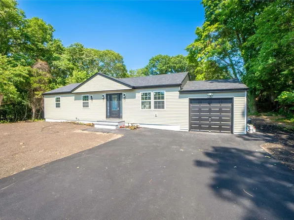 45 N Morris Avenue, Farmingville, NY 11738