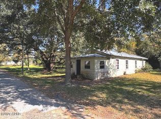 581 7th St, Chipley, FL 32428