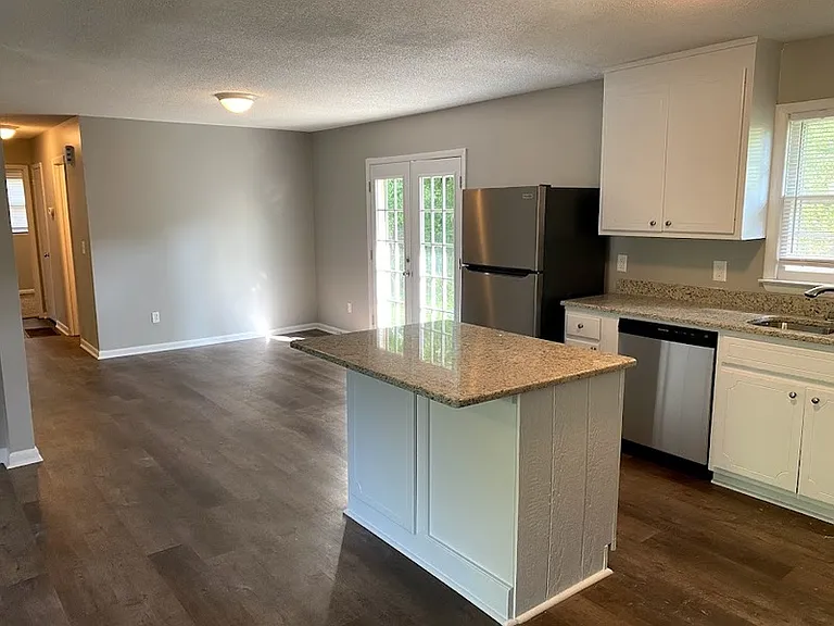 1016 Heard Dr SE — Photo 8
