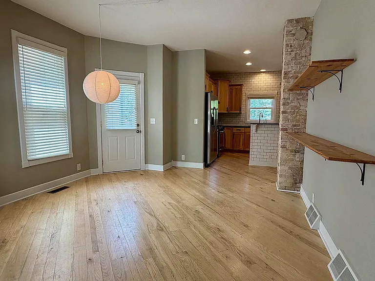 824 E Dayton St — Photo 5