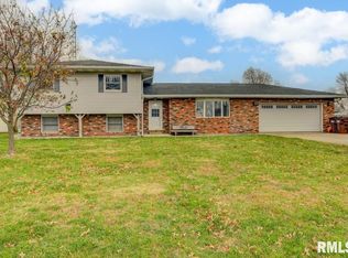 104 Bob O Link Ln, Virden, IL 62690