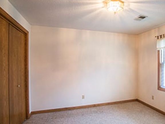 3rd image of 2016 Parkway Dr
