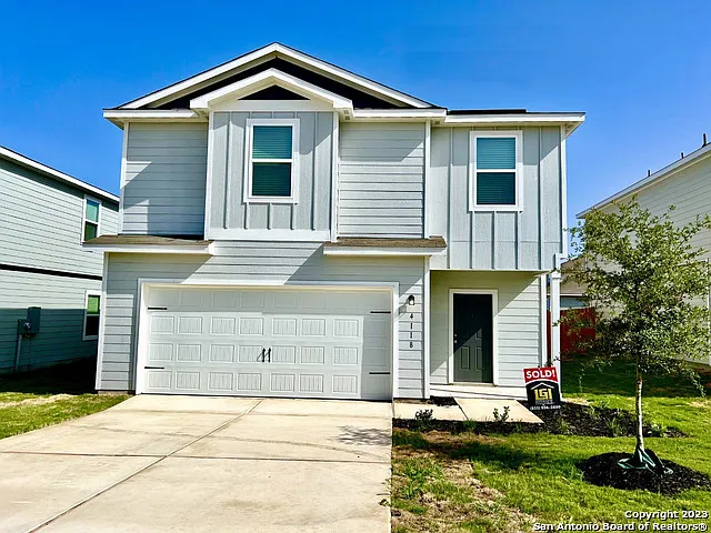 4 bed, 2.5 bath, 2356 sqft, $1,865 — Photo 4