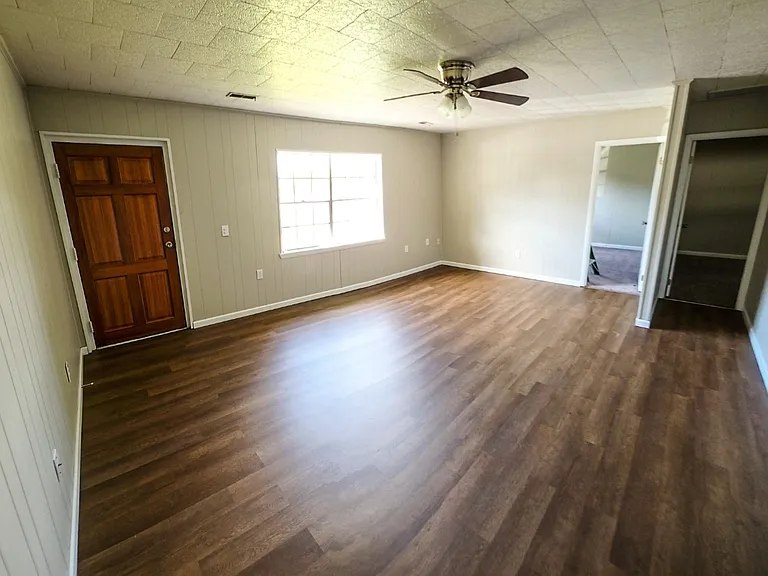 2102 Railroad St #A — Photo 2