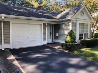 119 Glen Dr, Ridge, NY 11961