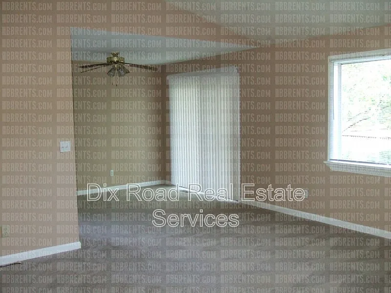 3 bed, 1.0 bath, 1258 sqft, $1,795 — Photo 2