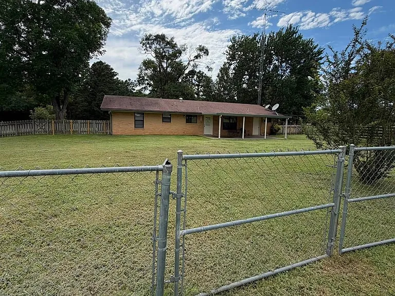 18450 Highway 110 N — Photo 20