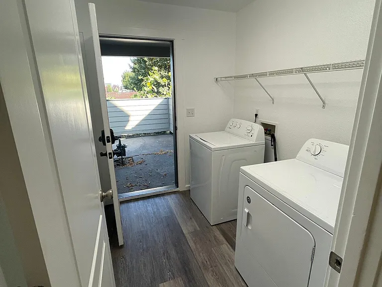 455 NW 25th St — Photo 7