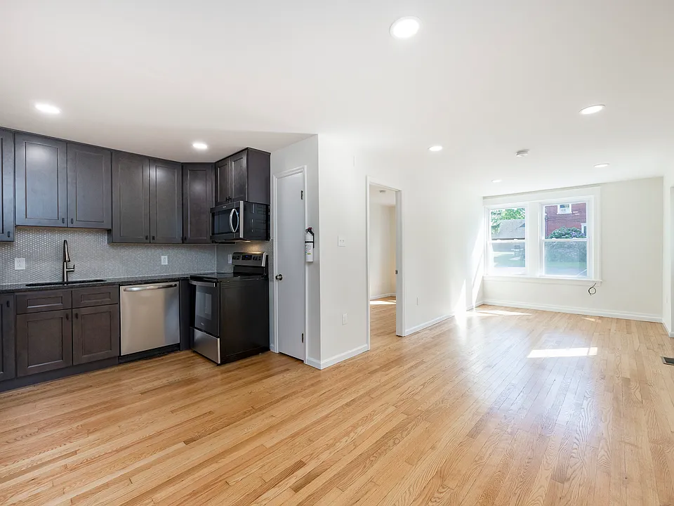 554 Main St #5