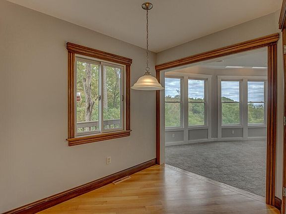 3rd image of 184 Brentwood Pl