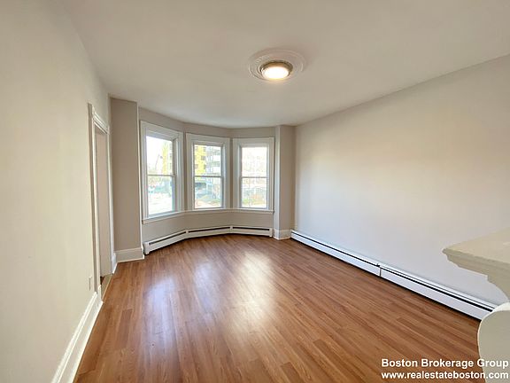4th image of 1574 Tremont St #2