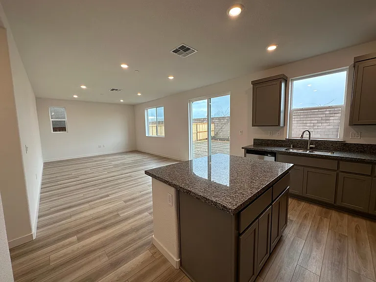4405 Neptune Cir — Photo 3