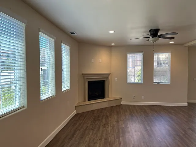 4 bed, 1982 sqft, $4,800 — Photo 4