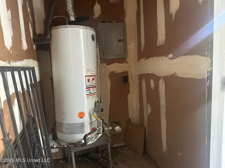 3655 Horton St — Photo 37