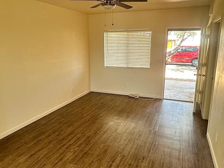 349 E Calle Arizona #1 — Photo 5
