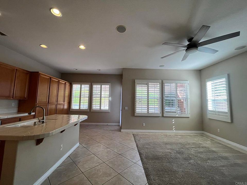 1st image of 593LOA N Oak Pl #593