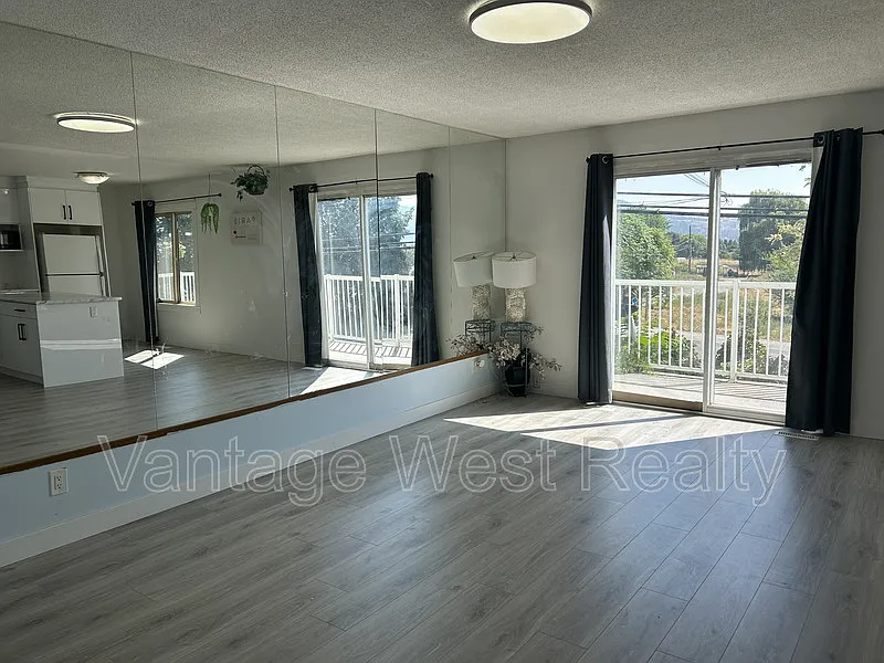 3 bed, 1.0 bath, $2,400 — Photo 3