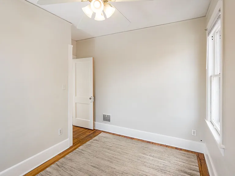 1042 Wayburn Ave — Photo 16