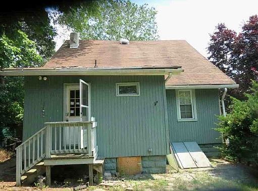 2nd image of 16 W Maple Ave