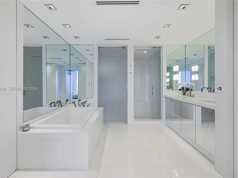 6899 Collins Ave #2208 — Photo 32