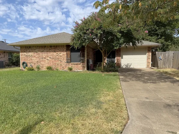 101 Kathryn Dr, Sanger, TX 76266