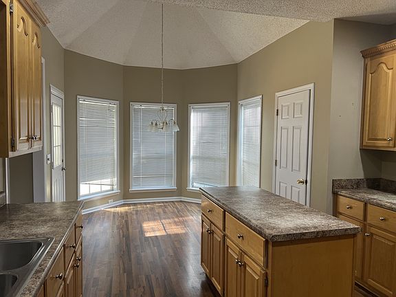5th image of 205 Southfield Ct #1