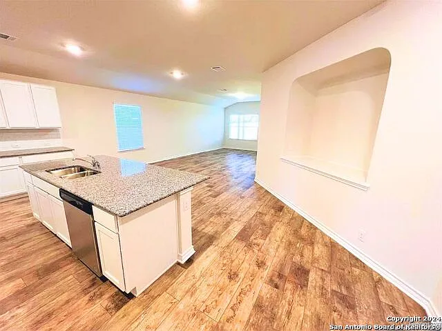 4 bed, 2.0 bath, 1703 sqft, $1,825 — Photo 4