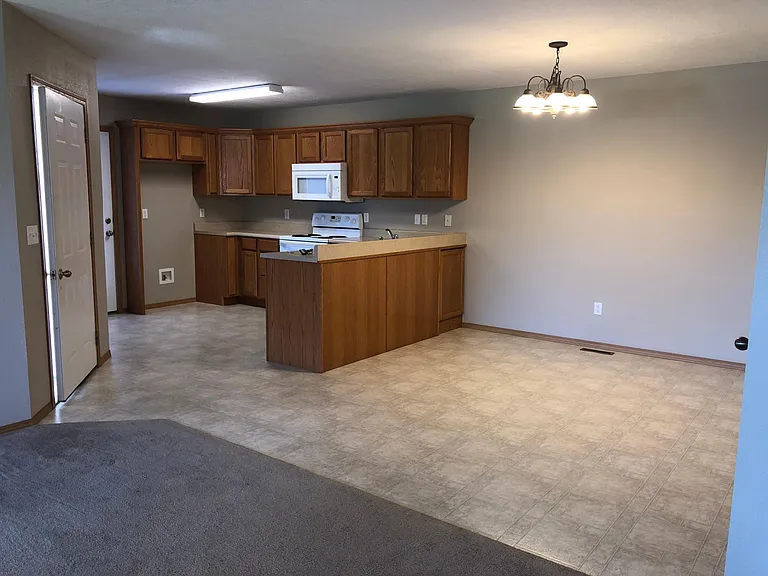 715 N Main Ave — Photo 3